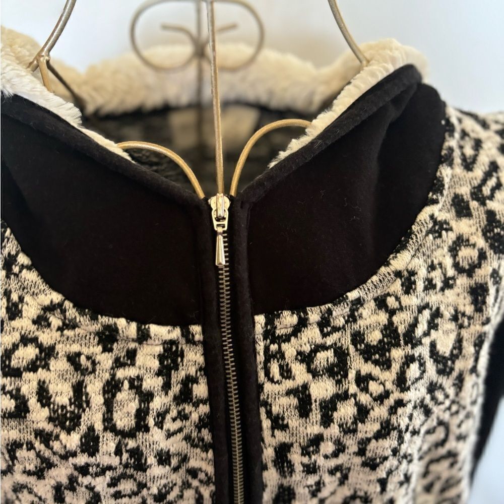 Zenergy by Chico's Leopard Print Zip Hoodie Pockets Chico's Size 2 Black White - Picture 6 of 12